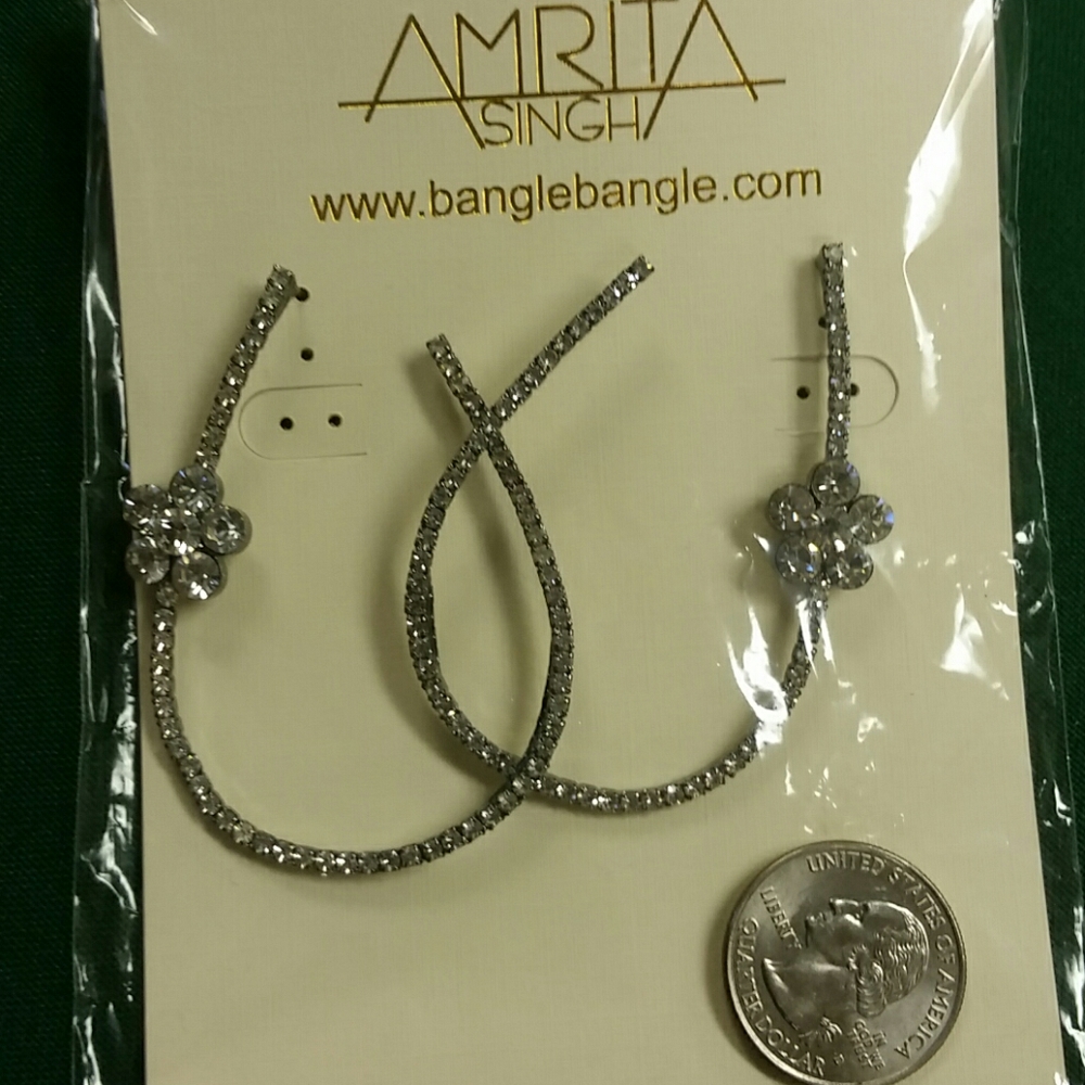 Very pretty clear crystal earings